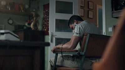 76 minutos de pura angustia claustrofóbica que te clavarán a la butaca: descubre 'La silla' con este clip en exclusiva noticias imagen