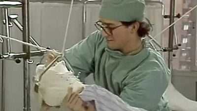 Hace 35 años debutó dando la réplica a Antonio Resines en una serie ya olvidada. Ahora es uno de los actores más famosos de España, ¿le reconoces? noticias imagen