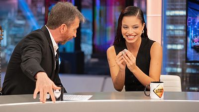 Pablo Motos hace una pregunta "íntima" a Emilia, pero no se atreve a decirla en voz alta y deja con la duda a los espectadores de 'El Hormiguero' noticias imagen