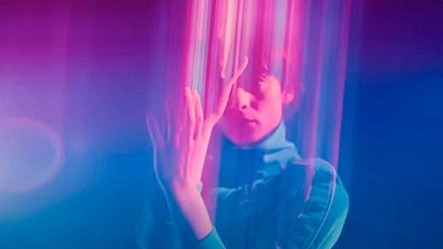 Violenta y singular: Ha pasado desapercibida en Netflix, pero es la nueva serie de uno de los cineastas más transgresores (y merece una oportunidad) noticias imagen