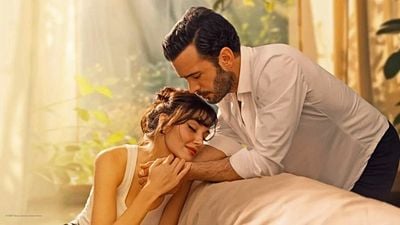 La serie más esperada de Hande Erçel ya se puede disfrutar en España: una comedia romántica junto a Baris Arduç noticias imagen