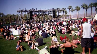 Nadie quería tocar a 200 kilómetros de Los Ángeles: una banda tuvo que hacerlo, y acabó originando el mayor festival de música del mundo noticias imagen