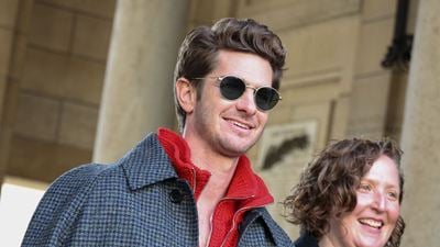 La nueva novia de Andrew Garfield es bruja profesional y cobra 1.500€ por leer el tarot