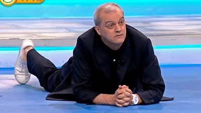 El momento más surrealista y divertido del 'Grand Prix 2025' hasta la fecha: "¡Casi nos tiras el plató!" noticias imagen