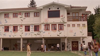 En los 70, un grupo de jóvenes quiso vivir de otra forma: hoy, la hija de dos de sus miembros sorprende con una película donde explora su propuesta noticias imagen