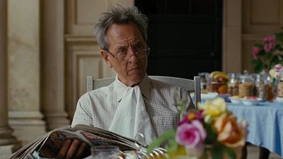 La teoría definitiva de lo que ocurre con el padre en 'Saltburn': todas las pistas para resolver el misterio noticias imagen