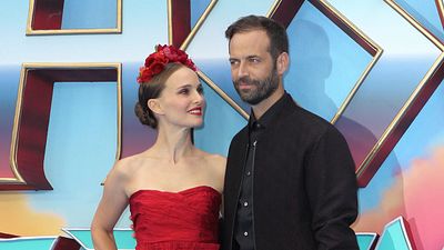 Natalie Portman y Benjamin Millepied se separan tras 11 años de relación entre rumores de infidelidades por parte de él noticias imagen