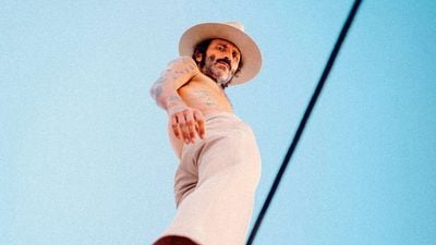 La mítica canción que Leiva se negó a tocar durante años: "Empiezo a tocarla y digo: 'Pero si es una mierda'" noticias imagen