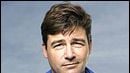 Kyle Chandler protagonizará la serie de dinosaurios de Spielberg