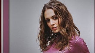 Eliza Dushku interroga a Leonard en 'Big Bang'