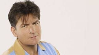 Charlie Sheen, despedido de 'Dos hombres y medio' noticias imagen