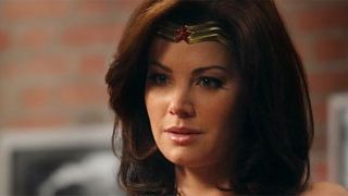 Erica Durance ('Smallville') se pone las mallas de Wonder Woman en 'Harry's Law'