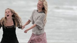 'Knight of Cups': Isabel Lucas y Teresa Palmer se divierten en la playa noticias imagen