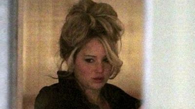 ¡El extravagante peinado de Jennifer Lawrence en 'Abscam'!