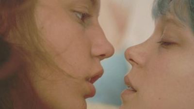 Léa Seydoux y Adèle Exarchopoulos se enamoran en el primer tráiler de 'El azul es un color cálido'