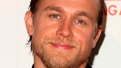 '50 sombras de Grey': E.L. James desmiente que Charlie Hunnam vaya a abandonar noticias imagen
