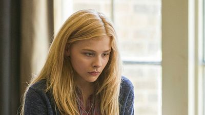 'Carrie': Chloë Moretz hace levitar un coche en el póster final noticias imagen