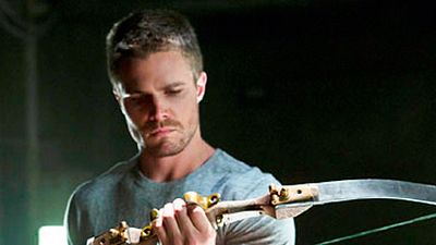 'Batman Vs. Superman': Stephen Amell no ha hablado con Warner Bros. para salir como Arrow noticias imagen