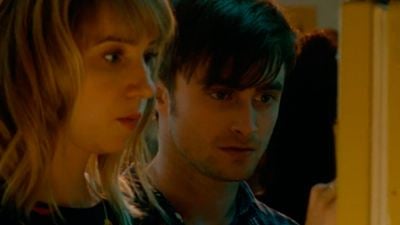 EXCLUSIVA 'Amigos de más': Así se conocen los personajes de Daniel Radcliffe y Zoe Kazan