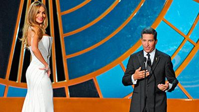 Polémica en los Emmys 2014 tras la broma de Sofia Vergara en el pedestal