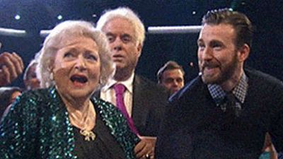 'Capitán América: Civil War': Chris Evans, todo un caballero en los People’s Choice Awards noticias imagen