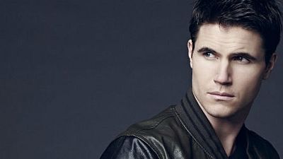 'The Flash': Robbie Amell molesto por las imágenes publicadas de su traje noticias imagen