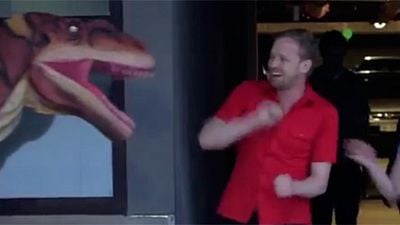 'Jurassic World': un cine estadounidense atemoriza a sus clientes con un velociraptor noticias imagen