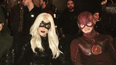 30 divertidas imágenes detrás de las cámaras de los protagonistas de 'Arrow' y 'The Flash'
