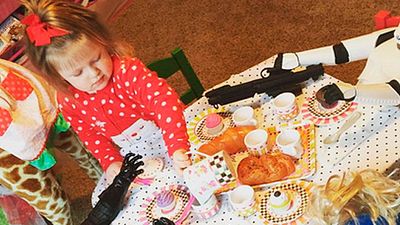 'Star Wars': Una niña pequeña les prepara un café a Darth Vader y un soldado imperial noticias imagen