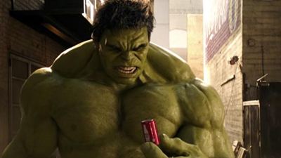 Ant-Man y Hulk luchan por una lata de Coca Cola en este anuncio de la Super Bowl