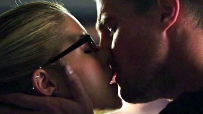'Arrow': El productor adelanta la boda de Felicity y Oliver con esta foto noticias imagen
