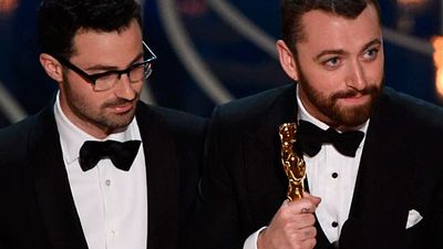 Sam Smith se alza con el Oscar por su canción para 'Spectre' noticias imagen