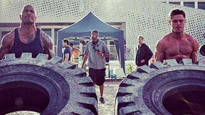 'Baywatch': Dwayne Johnson y Zac Efron se enfrentan en una competición de levantamiento de ruedas