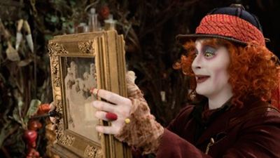 'Alicia a través del espejo': Nuevas fotos de la película protagonizada por Mia Wasikowska y Johnny Depp
