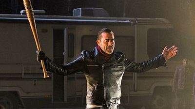 'The Walking Dead': Greg Nicotero dice que los actores no saben quién es la víctima de Negan noticias imagen