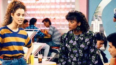 'Salvados por la campana': así es el restaurante que recrea el 'Max' de la serie de los 90 noticias imagen