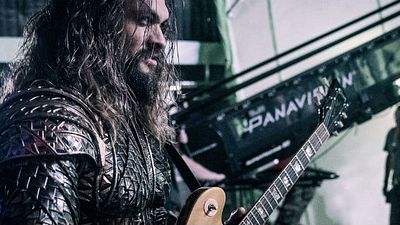 'Aquaman': Nueva imagen del rodaje con Jason Momoa "rocanroleando" noticias imagen
