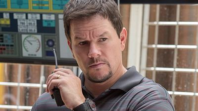 David O. Russell y Mark Wahlberg preparan una película sobre un sacerdote futbolista noticias imagen