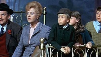 El director Kevin Smith propone a Disney trabajar en un 'remake' de 'La bruja novata' noticias imagen