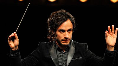 'Mozart in the Jungle' y 'Red Oaks' renuevan en Amazon  noticias imagen