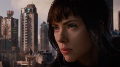 'Ghost in the Shell': Scarlett Johansson intenta recordar su pasado en el nuevo (y espectacular) tráiler