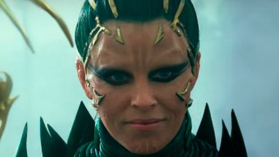 'Power Rangers': Elizabeth Banks es "pura maldad" en los nuevos adelantos de la película