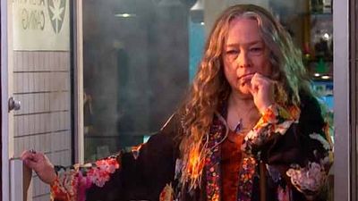 'Disjointed': primer 'teaser' de la serie protagonizada por Kathy Bates para Netflix noticias imagen