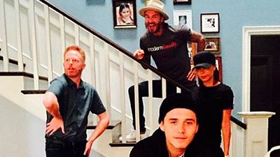 'Modern Family': La familia Beckham al completo visita el set de rodaje de la novena temporada noticias imagen