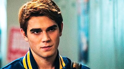 El protagonista de 'Riverdale' K.J. Apa sufre un accidente de coche tras una jornada de 16 horas de trabajo noticias imagen