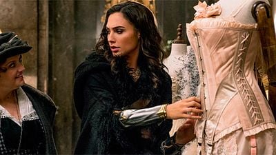 RUMOR: Bill Condon piensa en Gal Gadot para 'La novia de Frankenstein' por si Angelina Jolie abandona noticias imagen