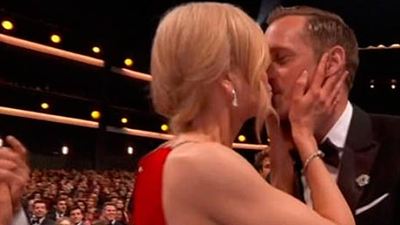 Nicole Kidman explica el comentado beso a Alexander Skarsgård en los Emmy 2017