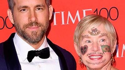 Ryan Reynolds 'trollea' a su madre y le añade tatuajes en la cara con Photoshop