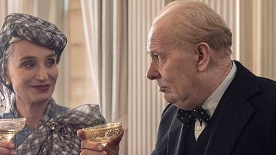 'El instante más oscuro': Wiston Churchill (Gary Oldman) brinda junto a su familia tras convertirse en el Primer Ministro en este vídeo en EXCLUSIVA noticias imagen