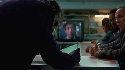 'El caballero oscuro': La ciencia dice que el truco del lápiz del Joker no es nada letal noticias imagen